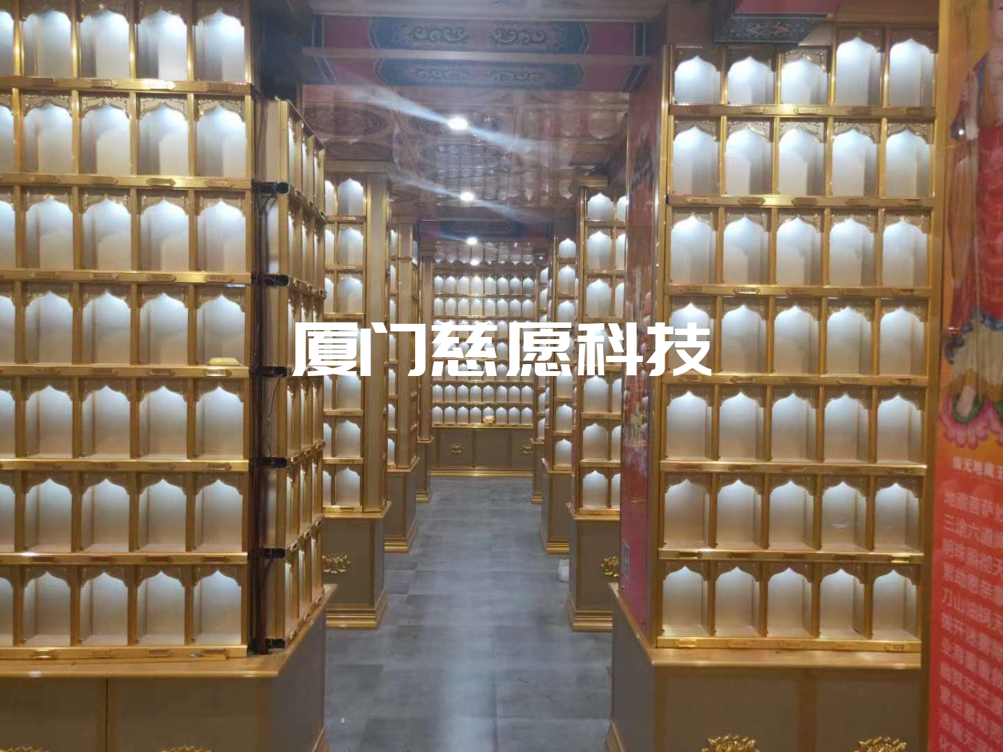 鋁合金牌位架價(jià)格是？
